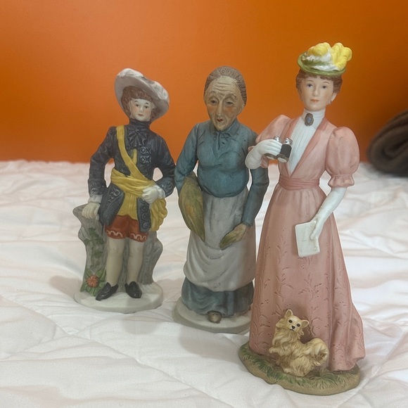 Vintage Porcelain Figurines Set - Picture 1 of 4